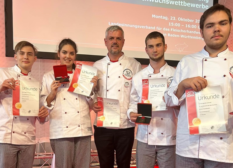 Młodzieżowa reprezentacja Polski na podium konkursu wędliniarskiego w Stuttgarcie