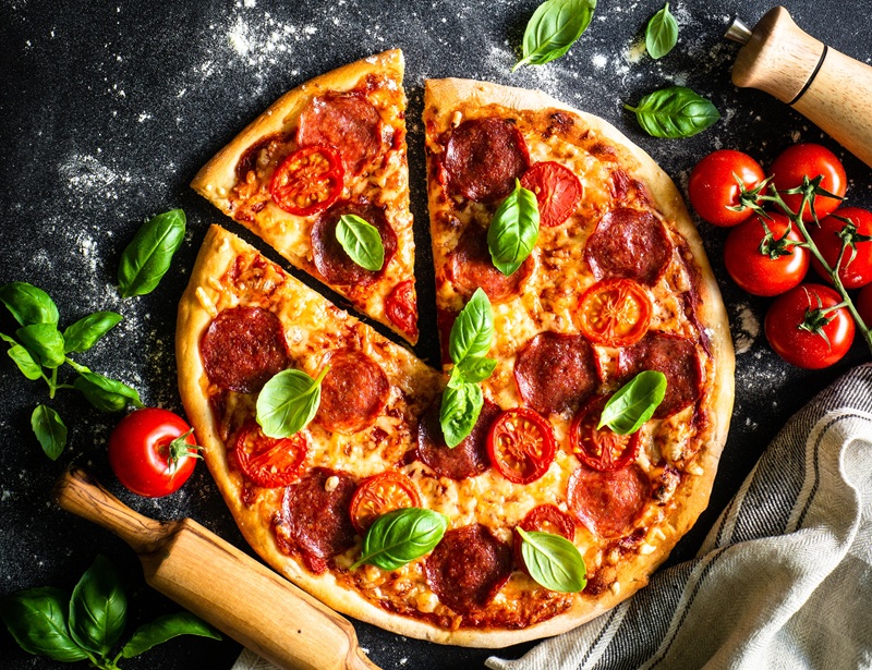 Pizza rzymska: tradycja, chrupkość i smak